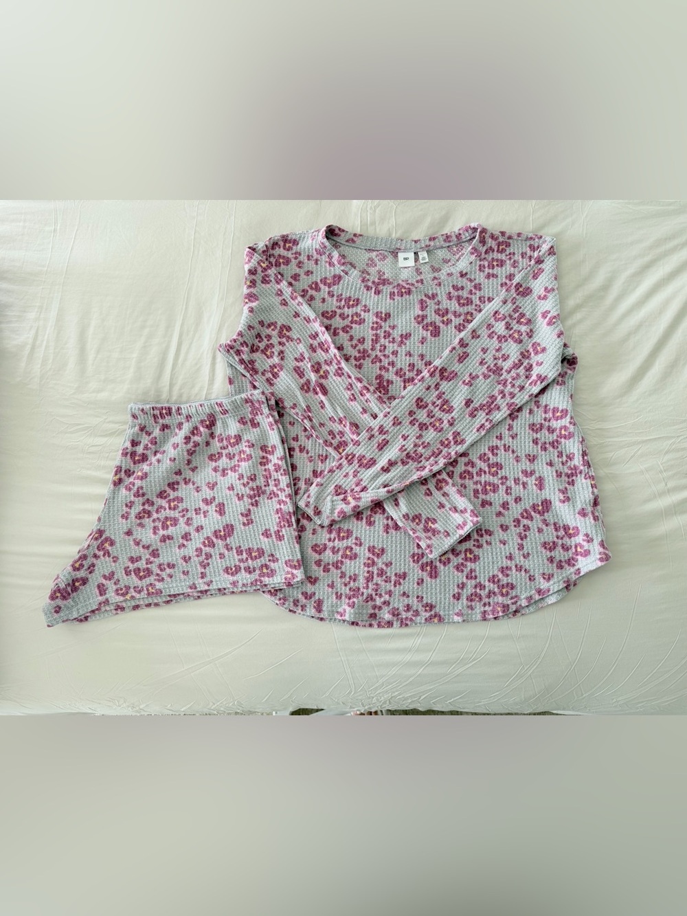 BP Gray/Pink Thermal 2pc with Leopard Spots Pajamas....
Shirt/Shorts